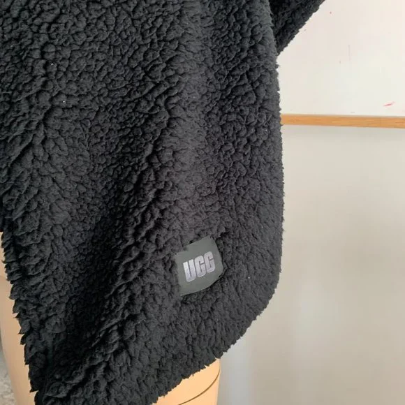 Ugg Oversized Fleece Winter Scarf - Picture 2 of 6